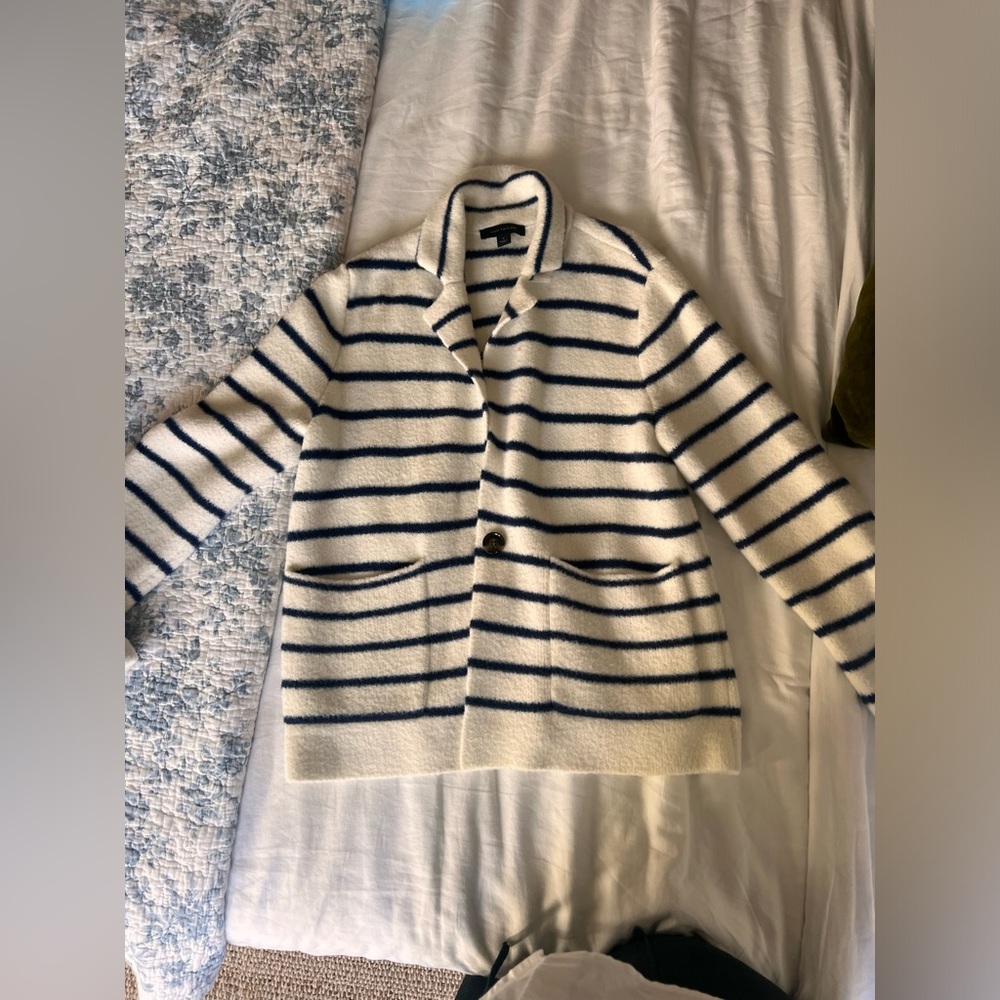Cream and navy knit blazer!